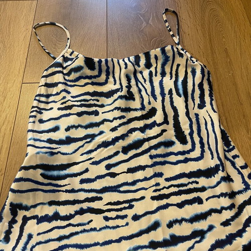 Lynne top blue and white like new