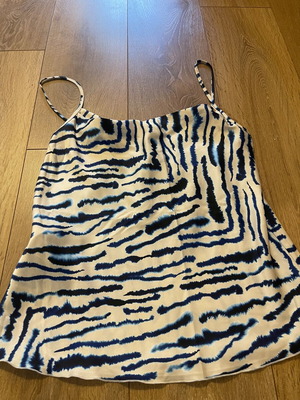 Lynne top blue and white like new