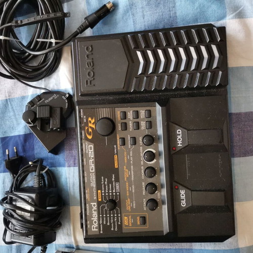Roland GR20 guitar synthesizer like new with adapter