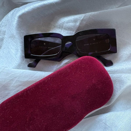 Gucci sunglasses like new, black and purple