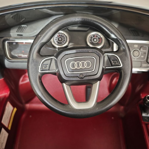 Audi Q7 Kids Electric Car like new, red with remote control