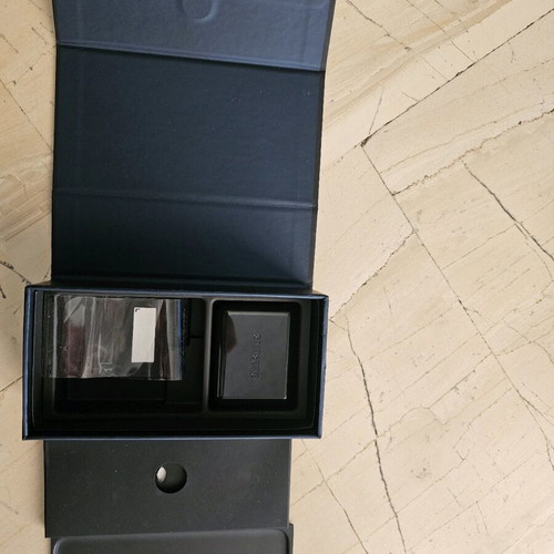 S7 Edge box like new, box only