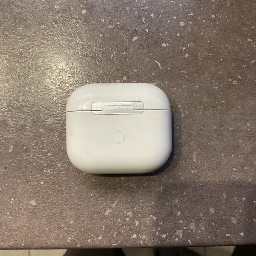 Treqa white wireless earbud case