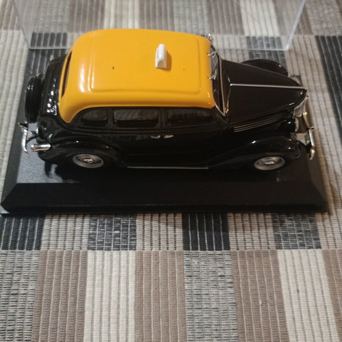 Deagostini Ford V8 Montevideo 1950 taxi model used