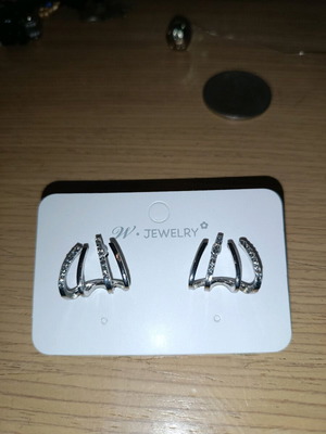 Silver earrings with rhinestones stud new