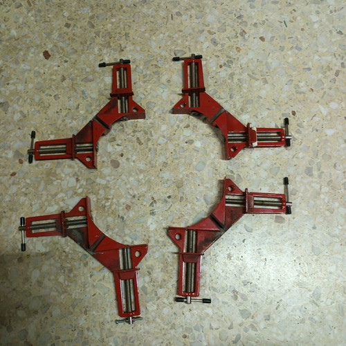 Aluminum clamps in circular arrangement like new, set of 4