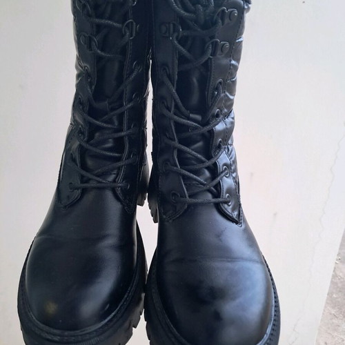 Voi & Noi boots size 37 like new, black