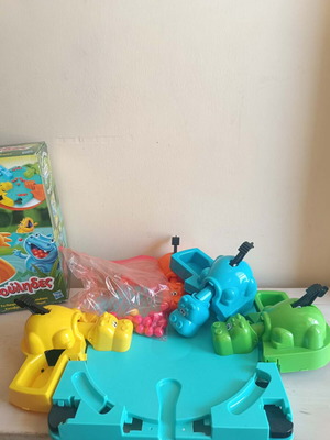 Happy Hippos board game