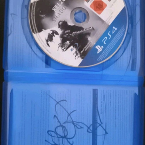 PS4 games used, FIFA 20 and Killzone in very good condition