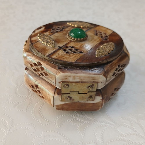 Jewelry boxes set of 2 like new, bone and brass decorative elements