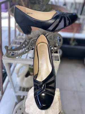 Shoes with transparent front size 40 like new, black pumps