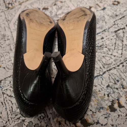 Massimo Dutti leather pumps like new, size 37, black