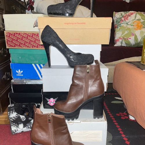 Pairs of shoes no 36, 2 pieces