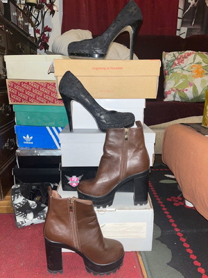 Pairs of shoes no 36, 2 pieces