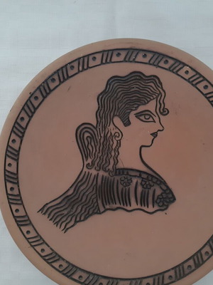 Ceramic plate with Minoan Parisienne design, like new, 19.5cm