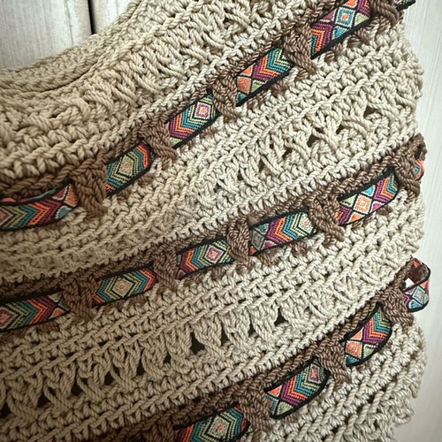 Knitted shoulder bag boho style beige like new