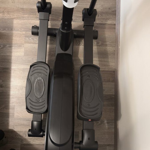 Elliptical machine like new with multiple workout programs