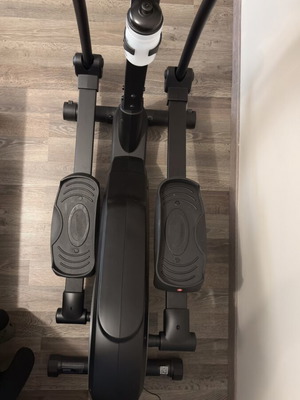 Elliptical machine like new with multiple workout programs