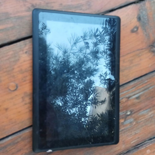 Bitmore 701QD tablet with screen marks