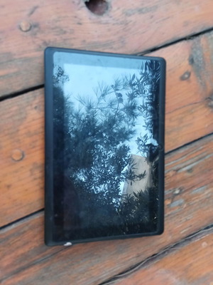 Bitmore 701QD tablet with screen marks