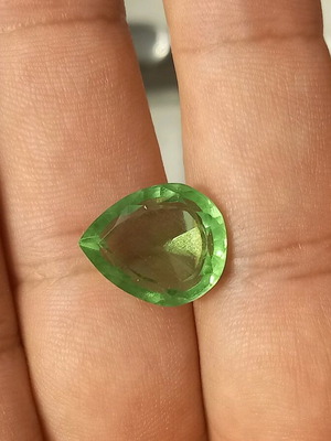 Mineral stone sphere green 9.5 ct new with certificate