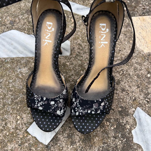 Pinko sandals black with flowers like new, size 40