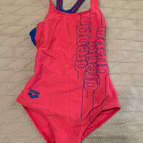 Arena swimsuit and cap set like new, fuchsia/blue, size 128 cm