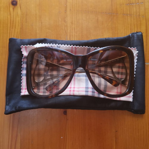 Genny sunglasses brown like new with metal arms