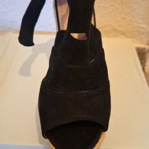 Bella women's black platform shoes like new, suede, size 37