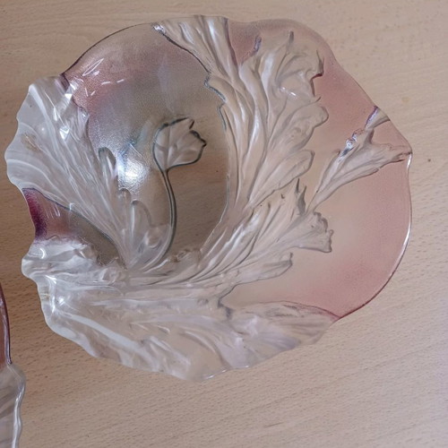 Crystal plate and bowl set used in pink shade
