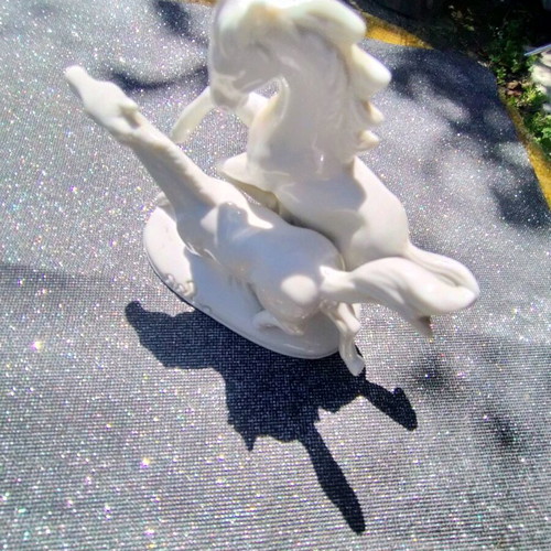 Horse figurine like new, white
