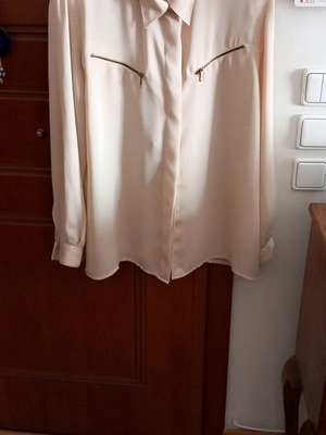 Branded shirt medium large with nice details and placket