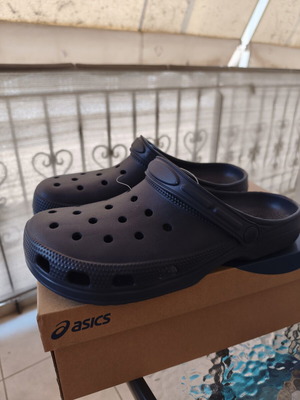 Σαμπό ελαφριά καινούργια, άνετα, αντιολισθητικά, νούμερο 44/45, μπλε