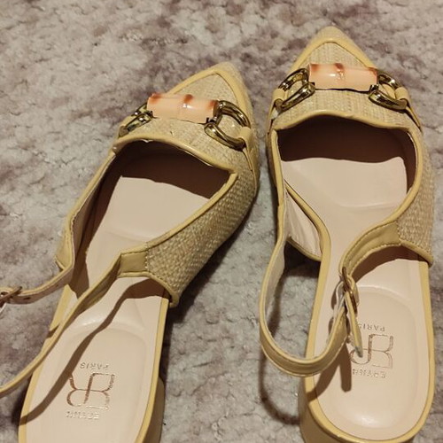 Pumps size 38 new with low heel and anatomical insole beige