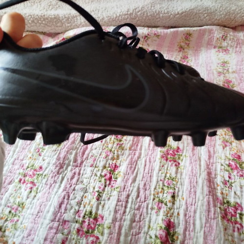 Nike Legend 10 Club FG/MG football shoes size 40 like new, black with studs