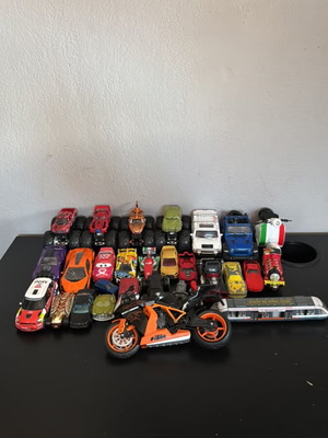 Различни играчки коли 29 броя Hot Wheels, Matchbox