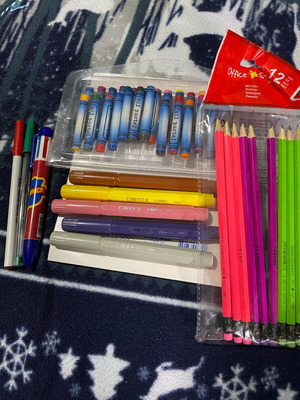 Markers and crayons like new with unused pencils