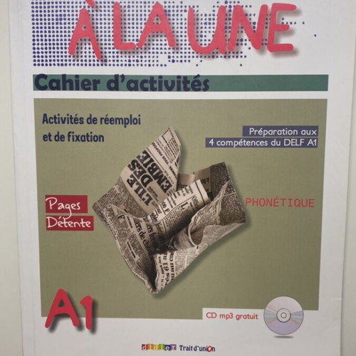 À la une A1 French books used, set of 2