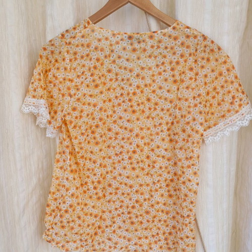 Vintage Nota floral shirt like new, orange with lace