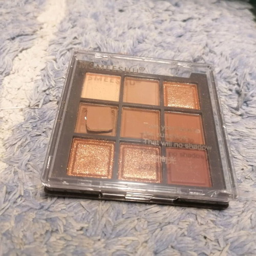 Eyeshadow palette in earthy tones new with shimmer