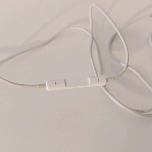 iPhone Earpods wired earbuds used, one earbud not working