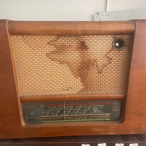 Tesla Arie 501 A antique radio used, functional from 1951