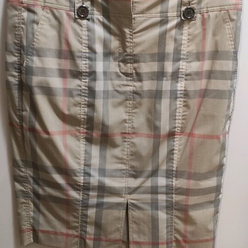 Burberry skirt like new, size S 36 8, black and beige