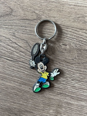 Metal keychain with Mickey color
