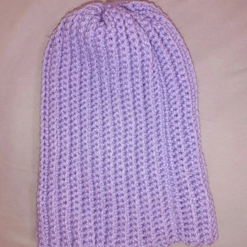 Knitted women's hat like new, purple, elastic fit