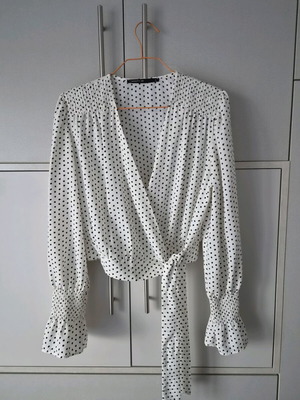 Twenty-29 wrap top polka dot size L like new