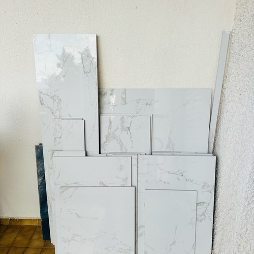 White tiles of excellent quality, 23 pieces, new