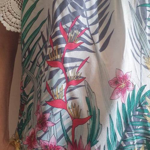 MV Fashion Lab women's blouse like new, white with tropical floral print, size L