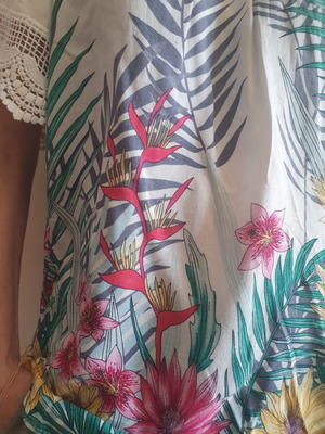 MV Fashion Lab women's blouse like new, white with tropical floral print, size L