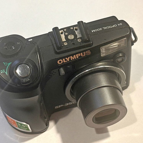 Olympus SP-350 compact digital camera for parts